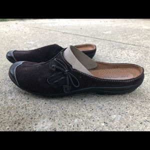 Naturalizer slide-ons